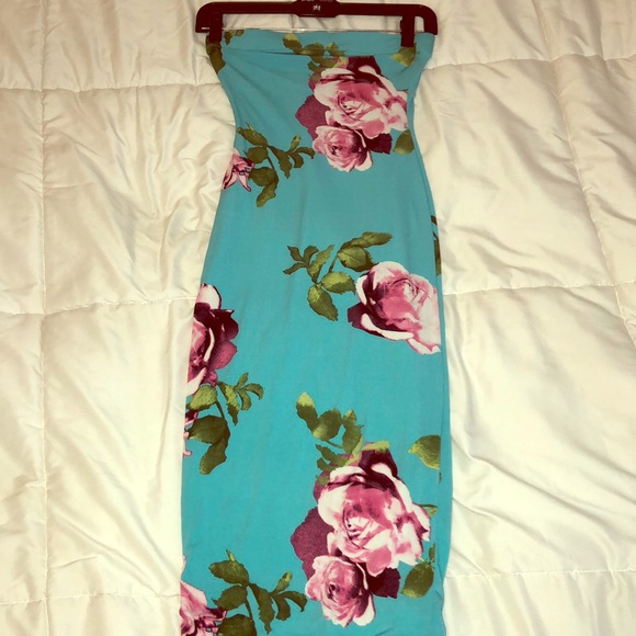 Dresses & Skirts - Blue floral tube dress
